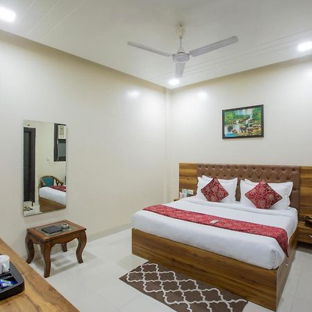 Hotel Nysha Palace Near Igi Airport Új-Delhi Kültér fotó