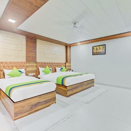 Hotel Nysha Palace Near Igi Airport Új-Delhi Kültér fotó