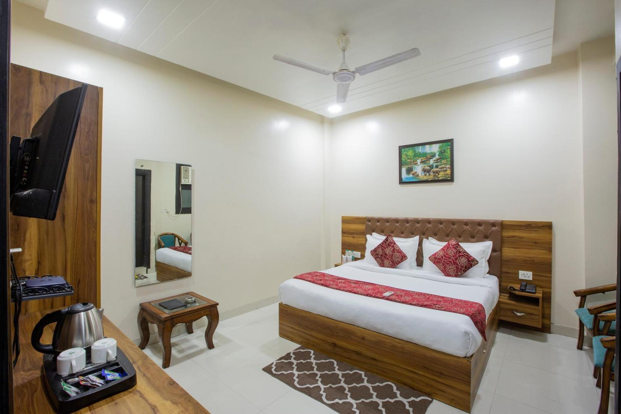 Hotel Nysha Palace Near Igi Airport Új-Delhi Kültér fotó