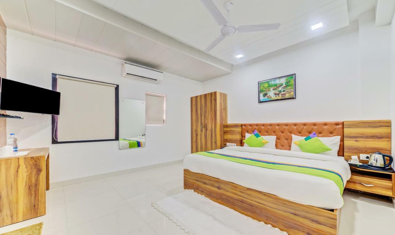 Hotel Nysha Palace Near Igi Airport Új-Delhi Kültér fotó