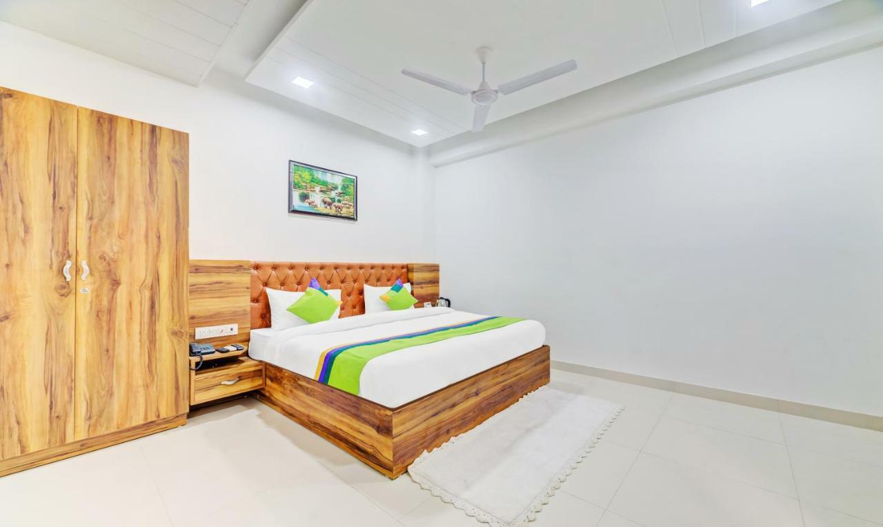 Hotel Nysha Palace Near Igi Airport Új-Delhi Kültér fotó