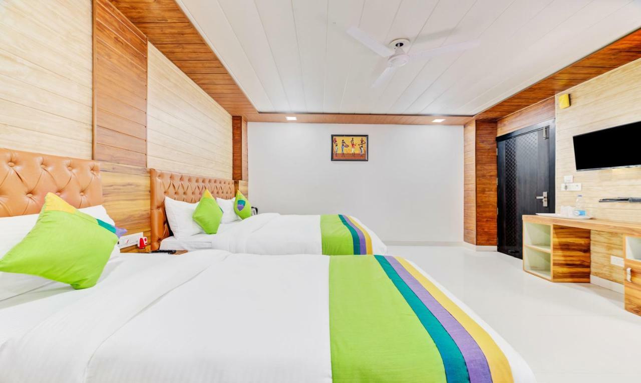 Hotel Nysha Palace Near Igi Airport Új-Delhi Kültér fotó